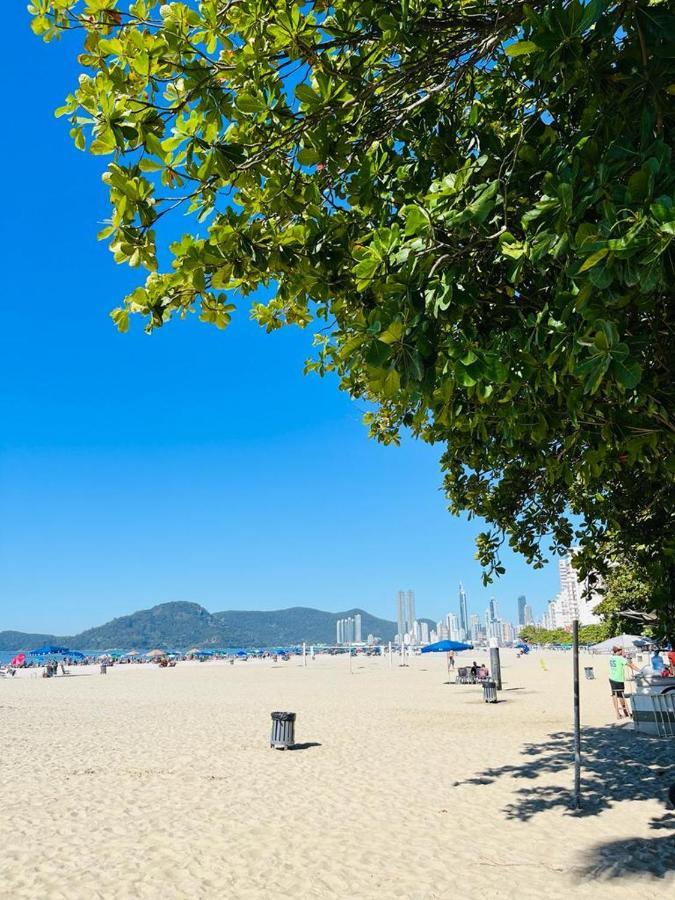 شقة Avenida Atlantica, Beira Mar, Pe Na Areia Balneário Camboriú المظهر الخارجي الصورة