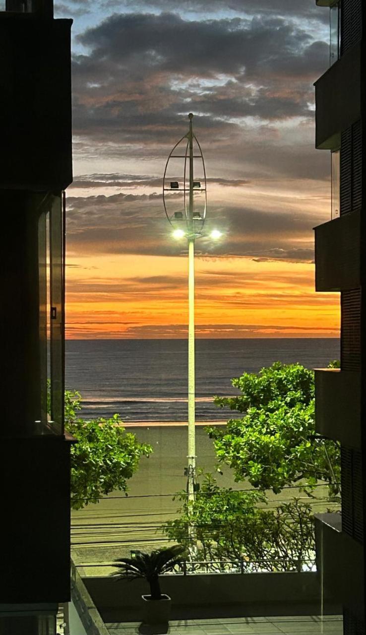 شقة Avenida Atlantica, Beira Mar, Pe Na Areia Balneário Camboriú المظهر الخارجي الصورة